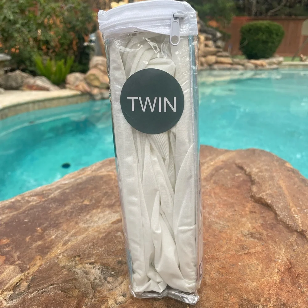 Sealy Waterproof Mattress Cover Twin NEW!